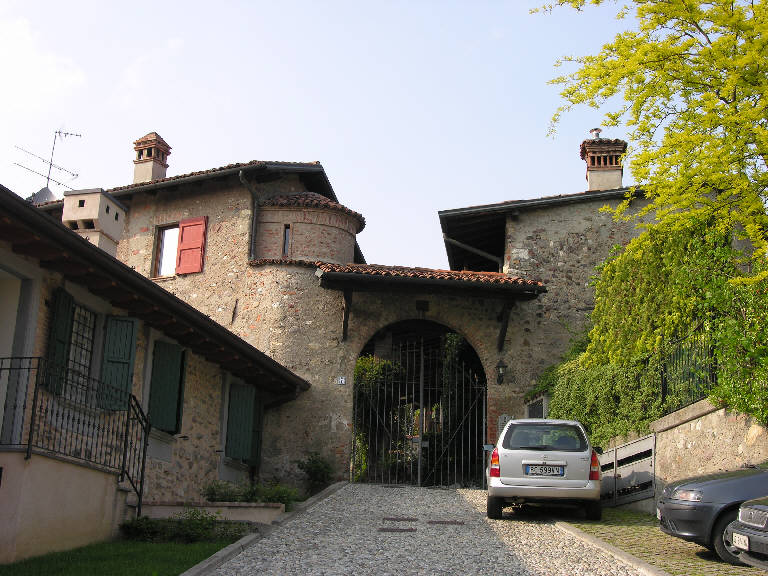 Cascina Via Cesare Battisti - complesso (cascina) - Corte Franca (BS) 