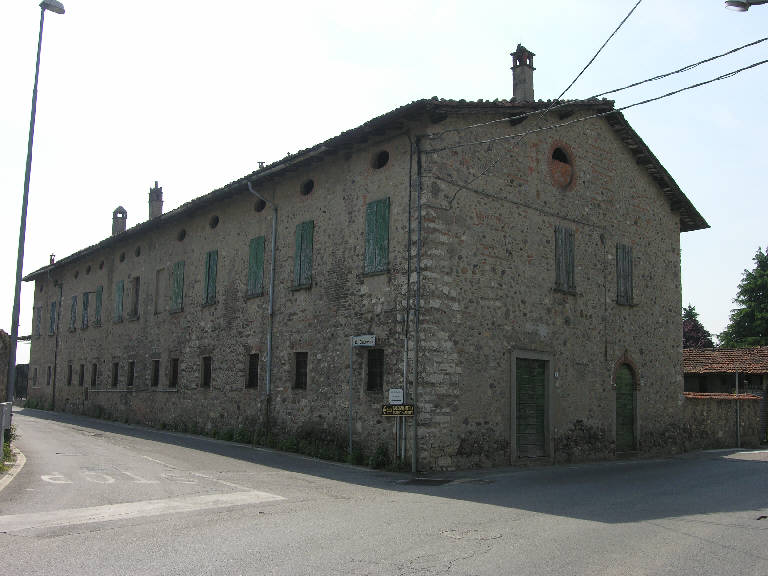 Cascina Via Colombo - complesso (cascina) - Passirano (BS) 
