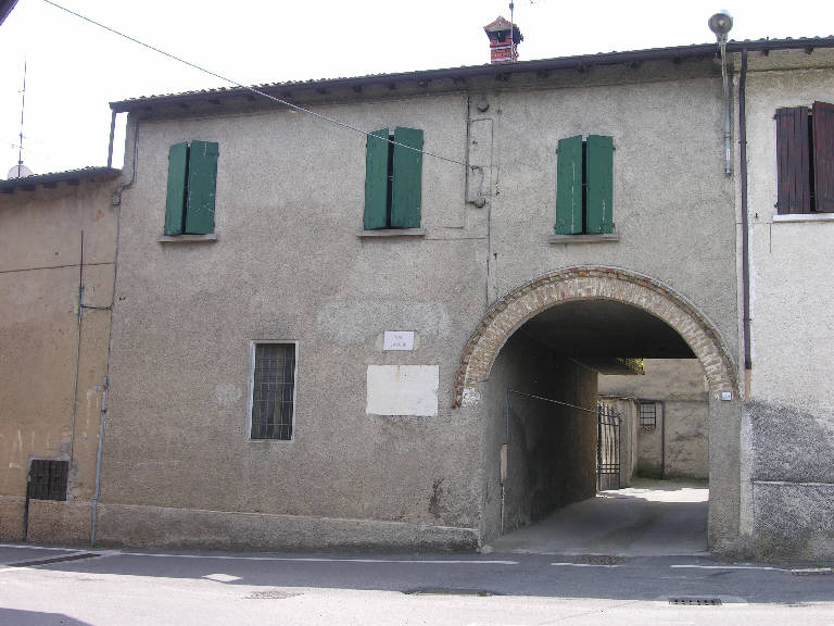 Cascina Via Cavour 19 - complesso (cascina) - Passirano (BS) 