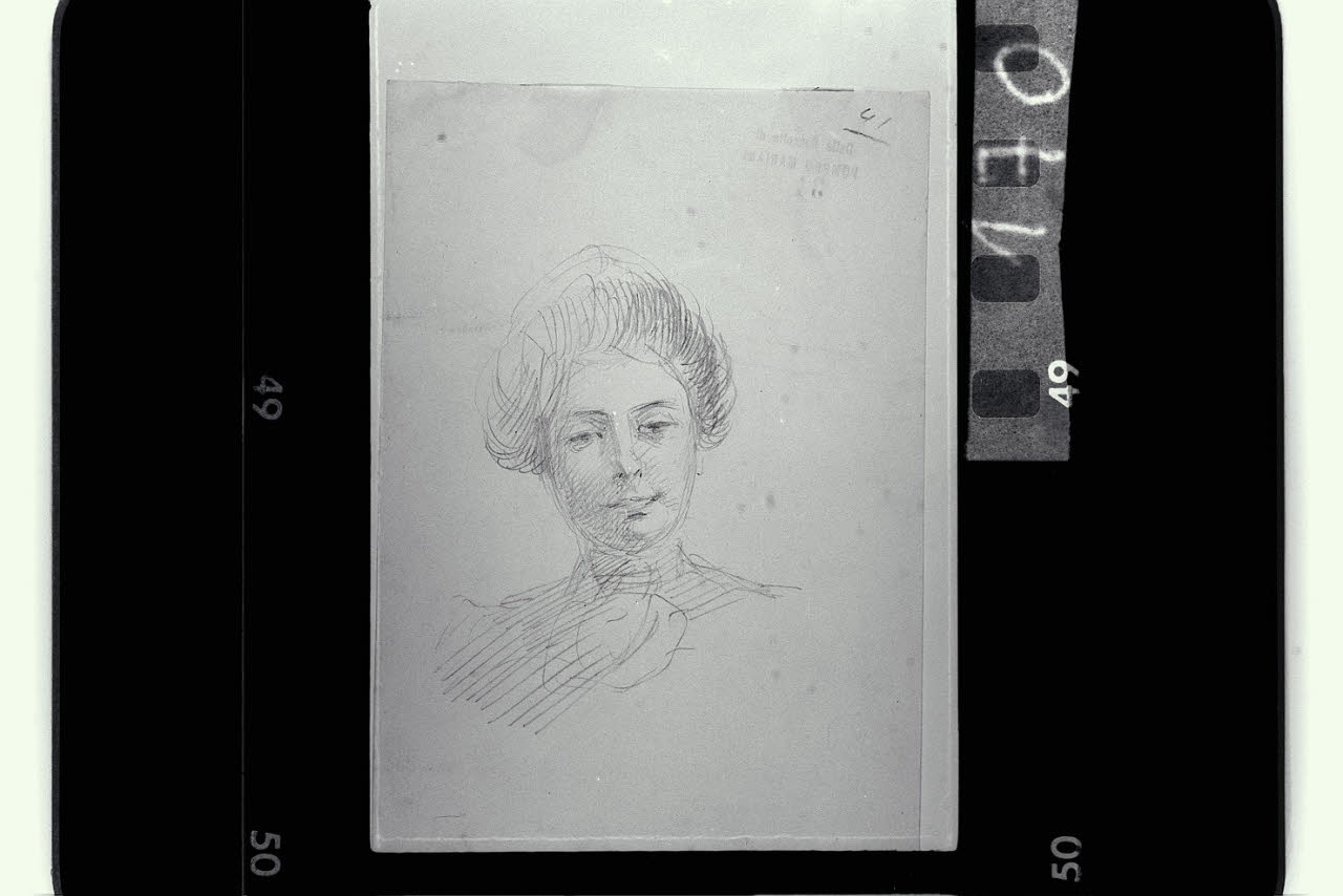 Testa femminile vista frontalmente (disegno) di Mariani, Pompeo (fine/inizio secc. XIX/ XX)