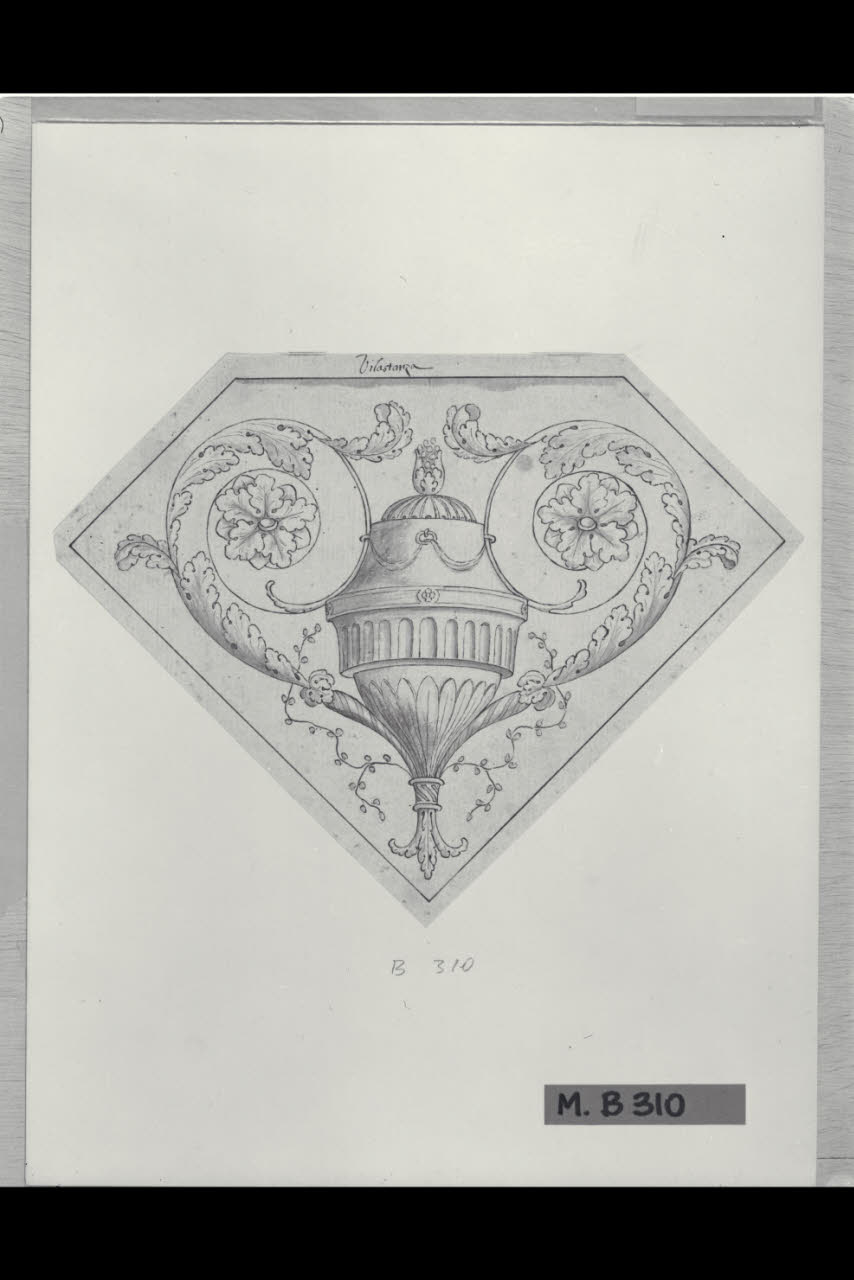 Vaso con ornamenti fitomorfici per l'angolo di un piano (disegno) di Maggiolini (bottega) (secc. XVIII/ XIX)