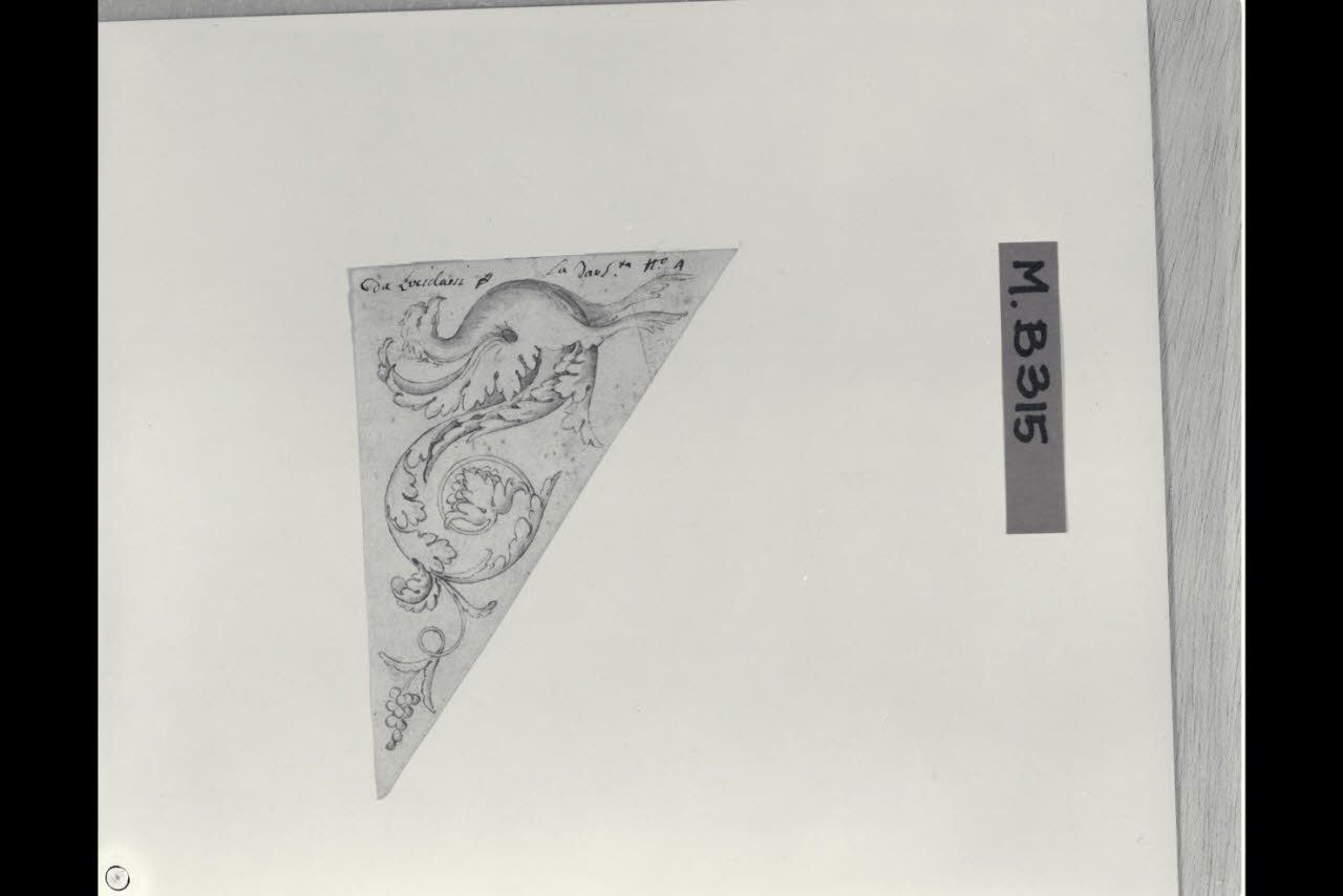 Chimera in una riserva triangolare (disegno) di Maggiolini (bottega) (secc. XVIII/ XIX)