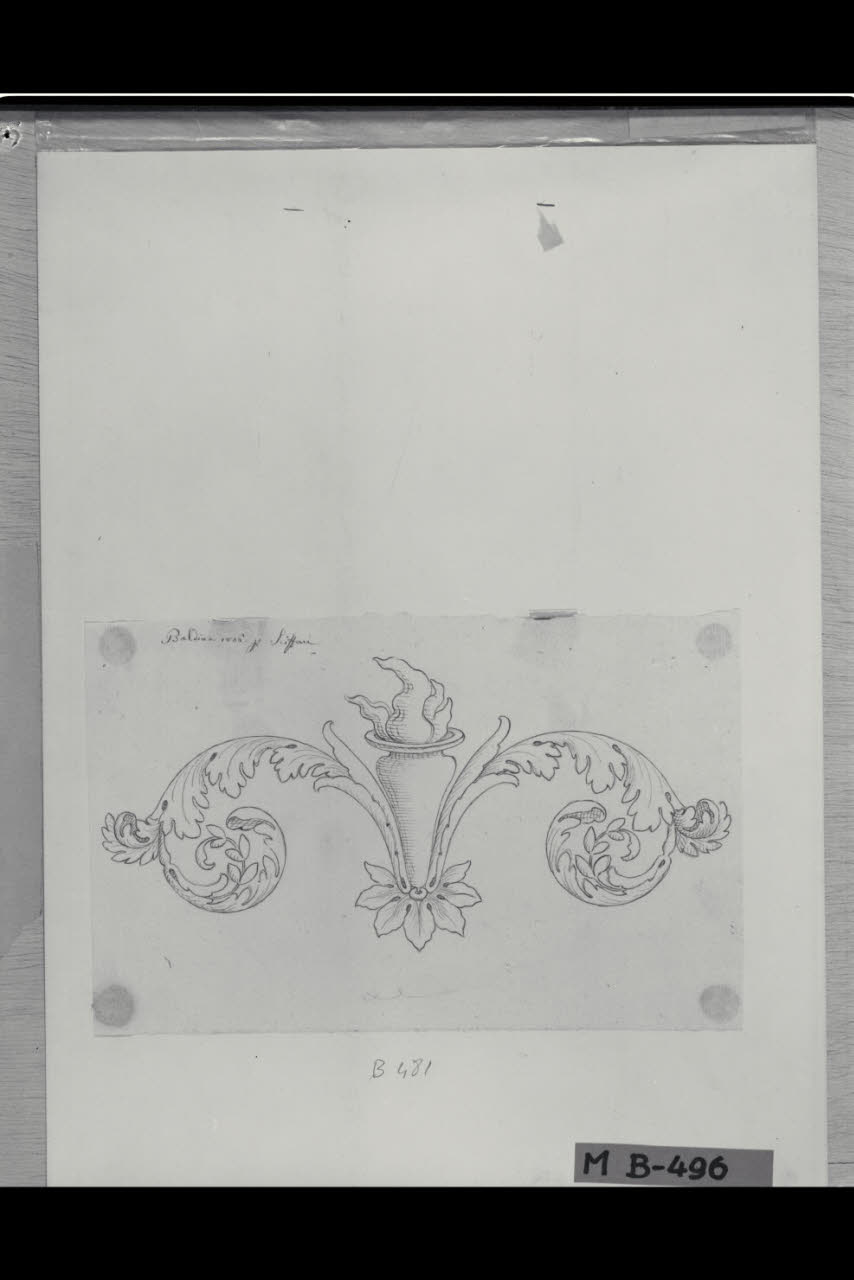 Vaso fiammeggiante tra foglie d'acanto (disegno) di Maggiolini (bottega) (sec. XIX)