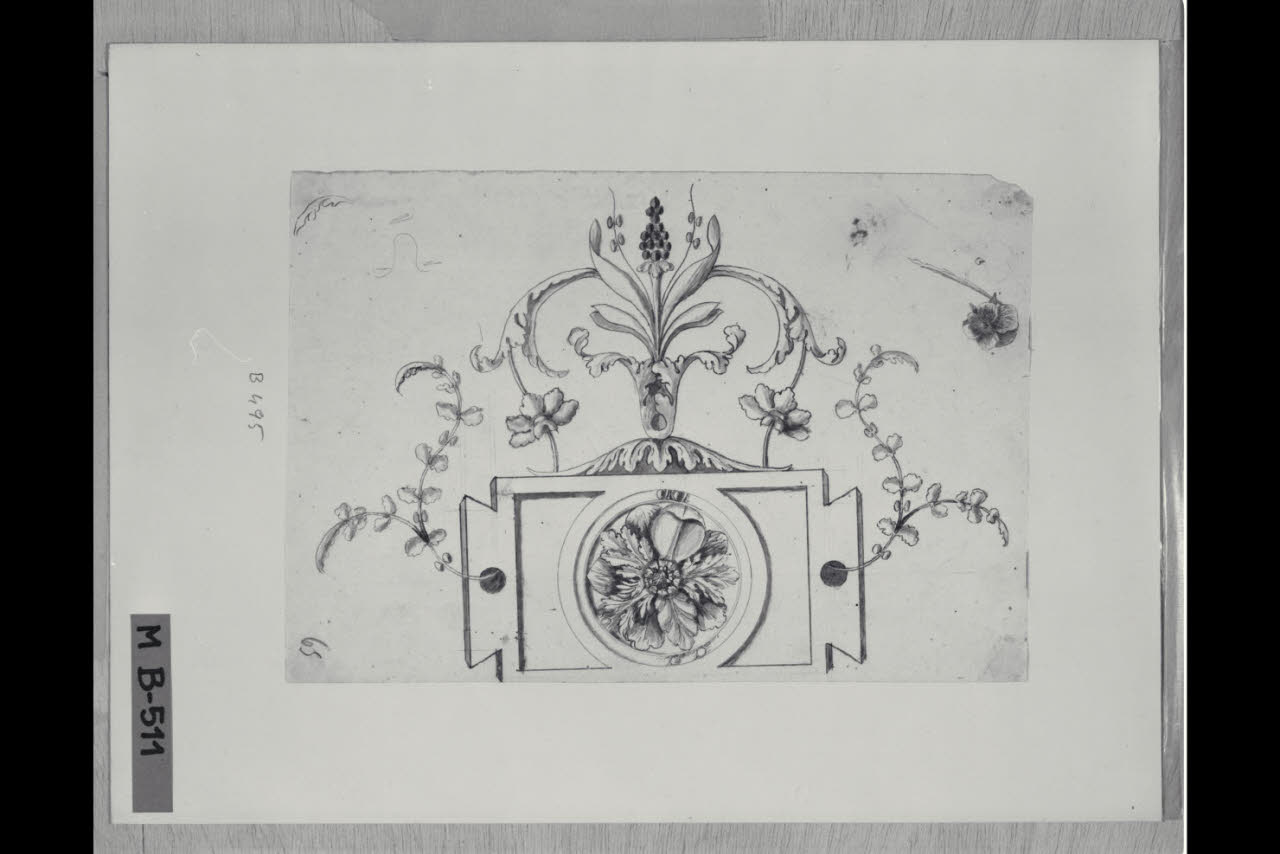 Targa con rosone e decorazione fitomorfa (disegno) di Maggiolini (bottega) (secc. XVIII/ XIX)