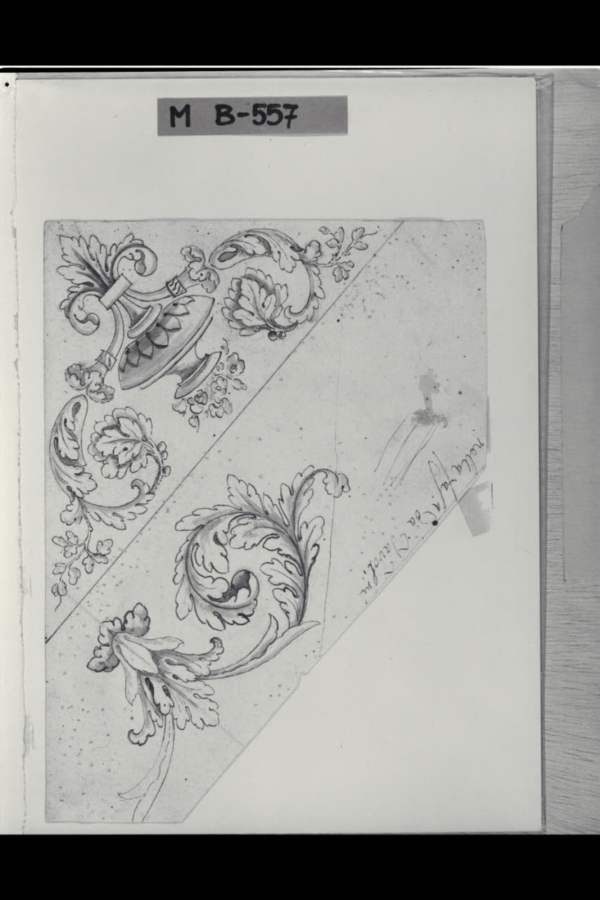 Vaso con ornato vegetale per angolo di tavolino, fregio (disegno) di Maggiolini (bottega) (secc. XVIII/ XIX)