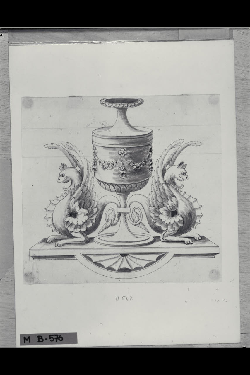 Vaso affiancato da due draghi (disegno) di Maggiolini (bottega) (secc. XVIII/ XIX)