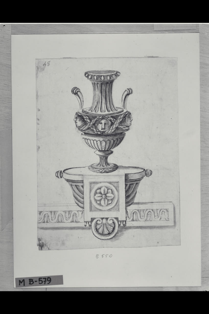 Vaso biansato su supporto ovoidale (disegno) di Maggiolini (bottega) (secc. XVIII/ XIX)