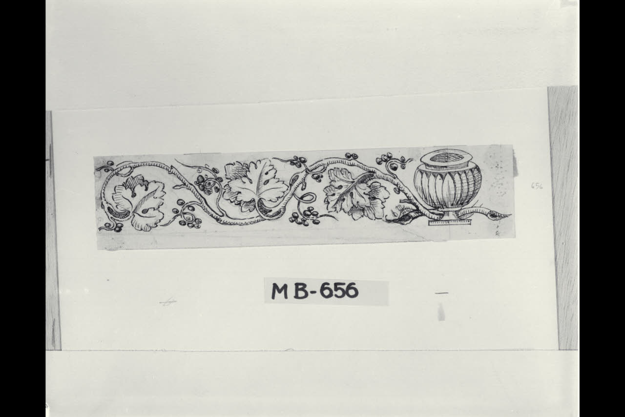 Studio di fregio con vaso e tralcio di vite (disegno) di Maggiolini (bottega) (secc. XVIII/ XIX)