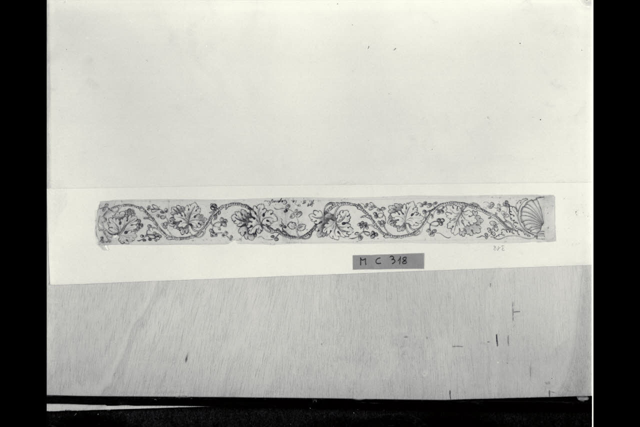 Fregio con tralcio di vite e conchiglia (disegno) di Maggiolini (bottega) (secc. XVIII/ XIX)