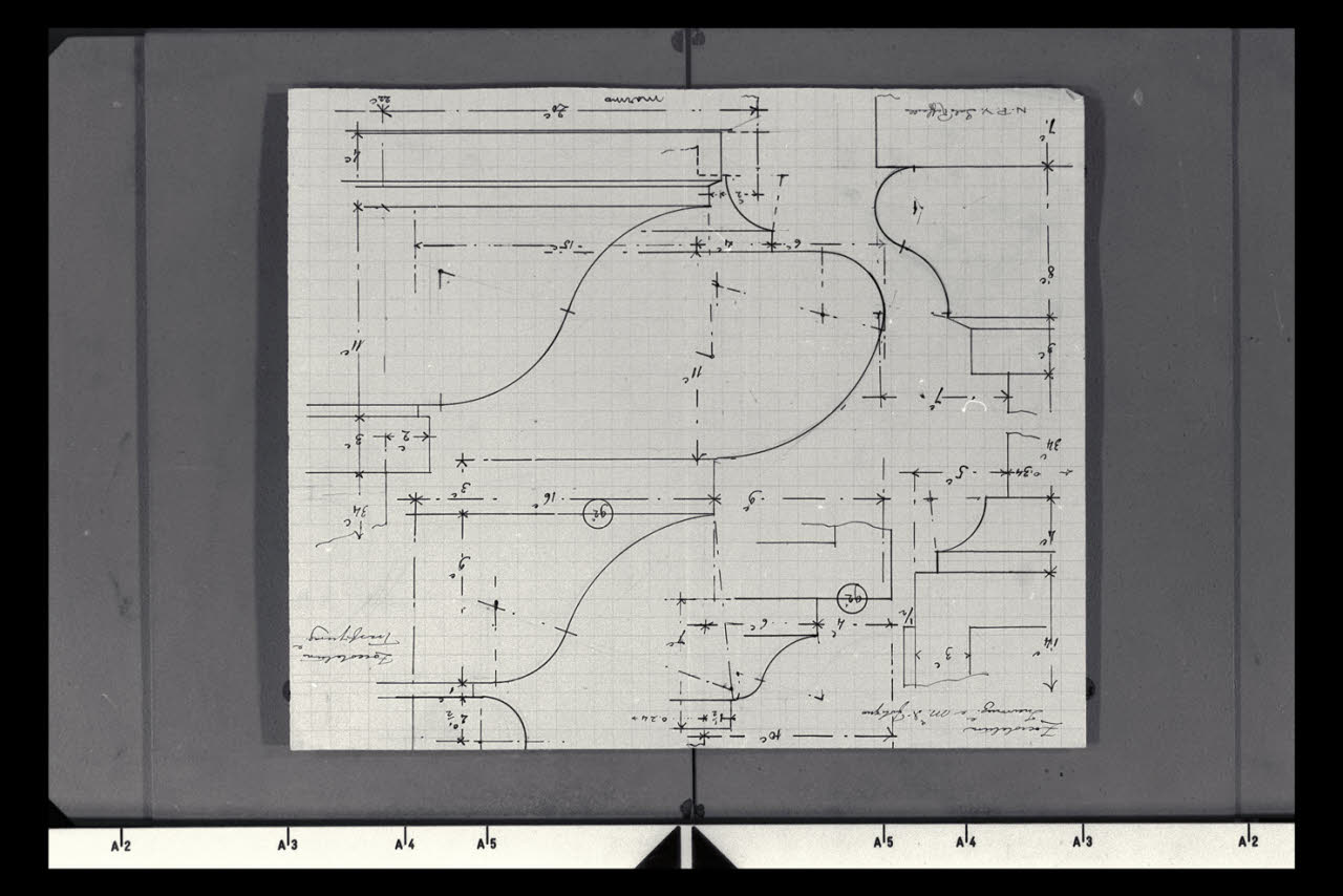 Dettaglio delle modanature della zoccolatura dell'Incoronazione e della Madonna di Foligno nella Nuova Pinacoteca Vaticana (disegno) di Beltrami, Luca (sec. XX)