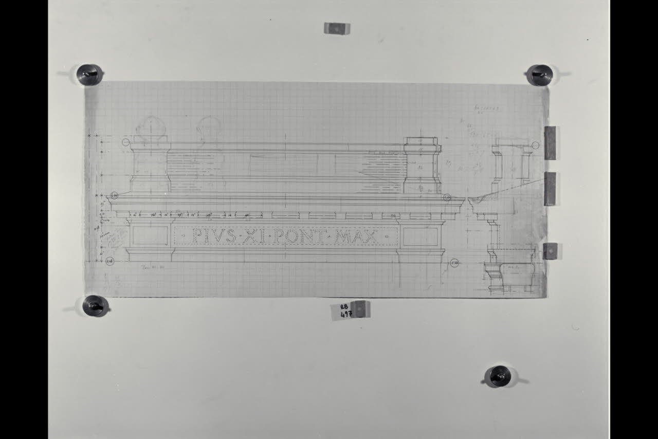 Alzato e sezione di un cornicione con iscrizione dedicatoria nella Nuova Pinacoteca Vaticana (disegno) di Beltrami, Luca ((?)) (sec. XX)