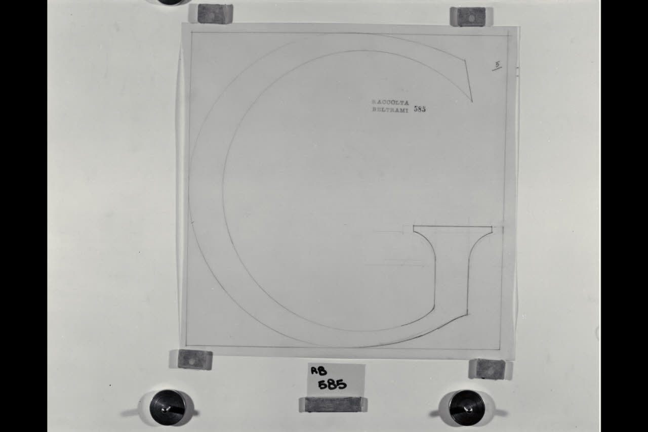 Carattere per la lettera G per un'iscrizione probabilmente nella Nuova Pinacoteca Vaticana (disegno) di Beltrami, Luca ((?)) (sec. XX)