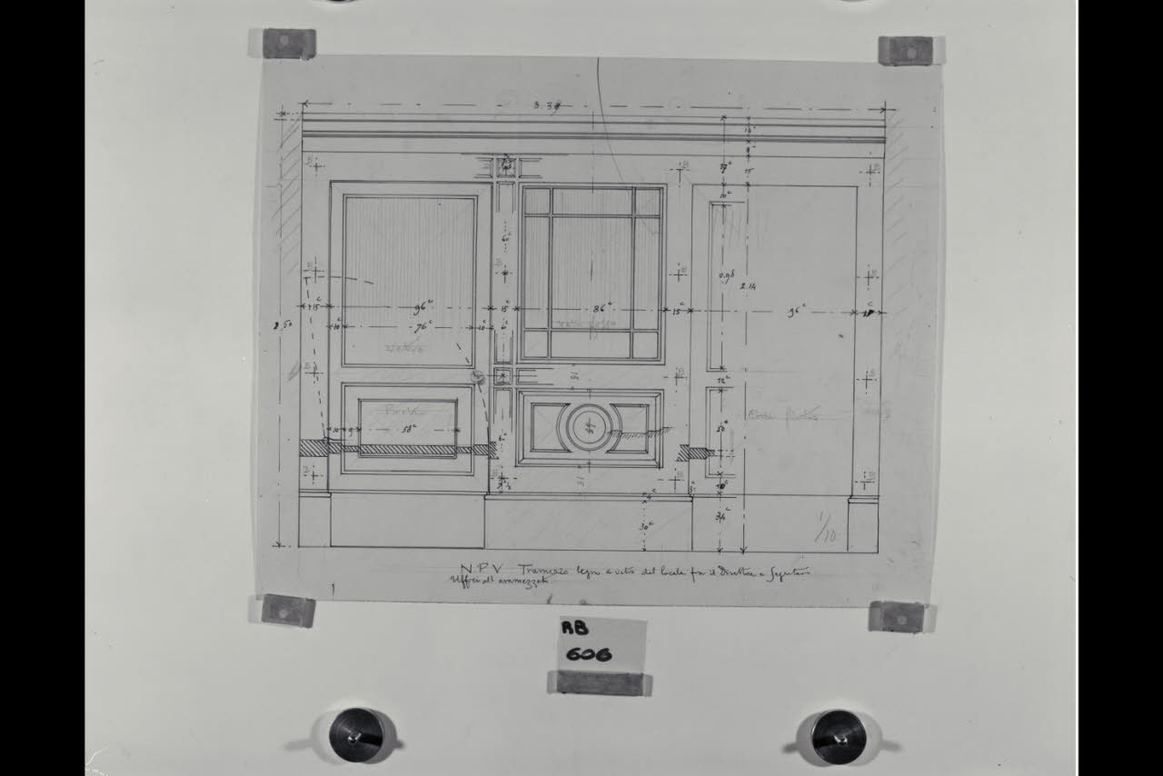 Prospetto del tramezzo in legno e vetro del locale fra il l'ufficio del direttore e quello del segretario nella Nuova Pinacoteca Vaticana (disegno) di Beltrami, Luca ((?)) (sec. XX)