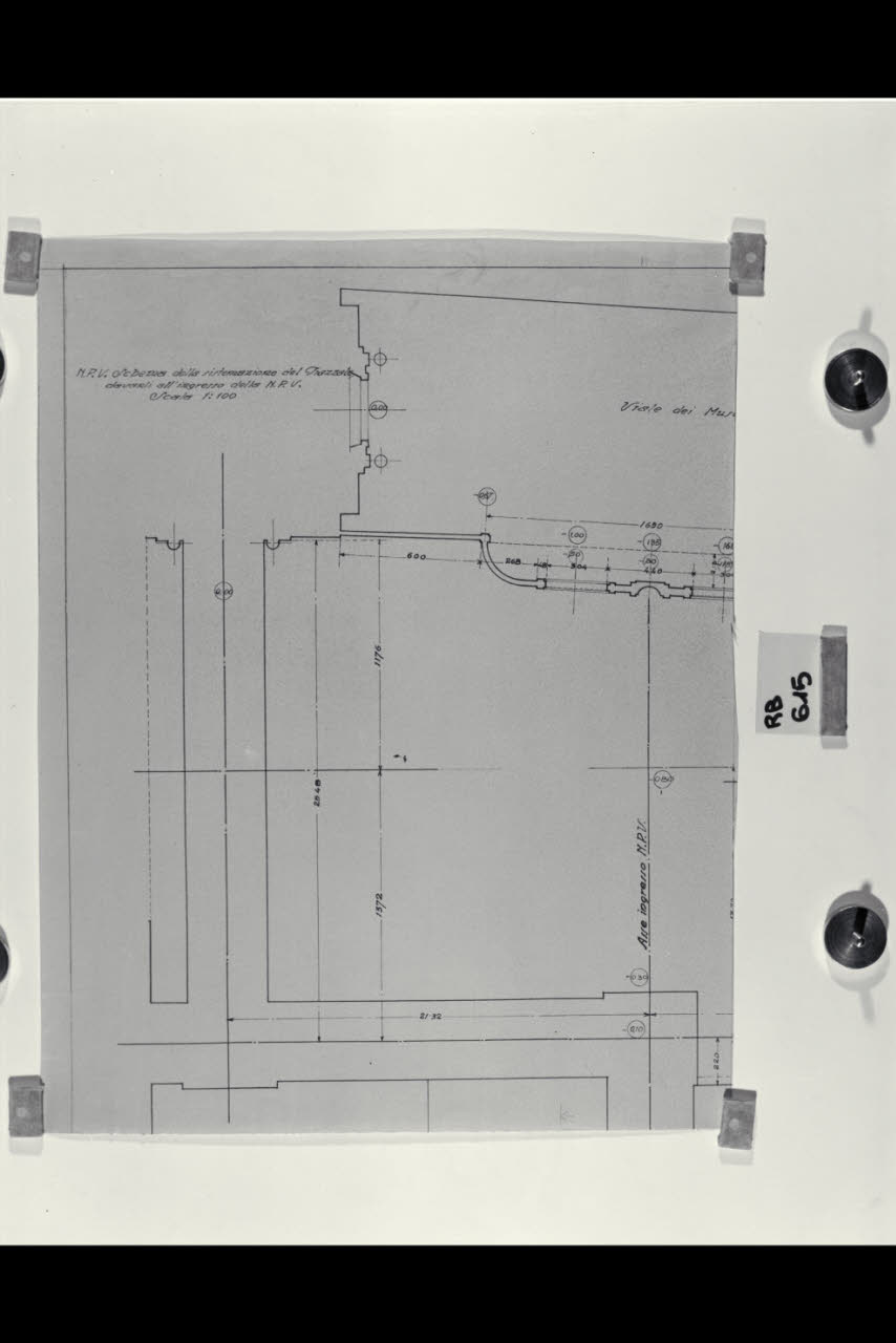 Schema della sistemazione del piazzale davanti all'ingresso della Nuova Pinacoteca Vaticana (disegno) di Beltrami, Luca ((?)) (sec. XX)