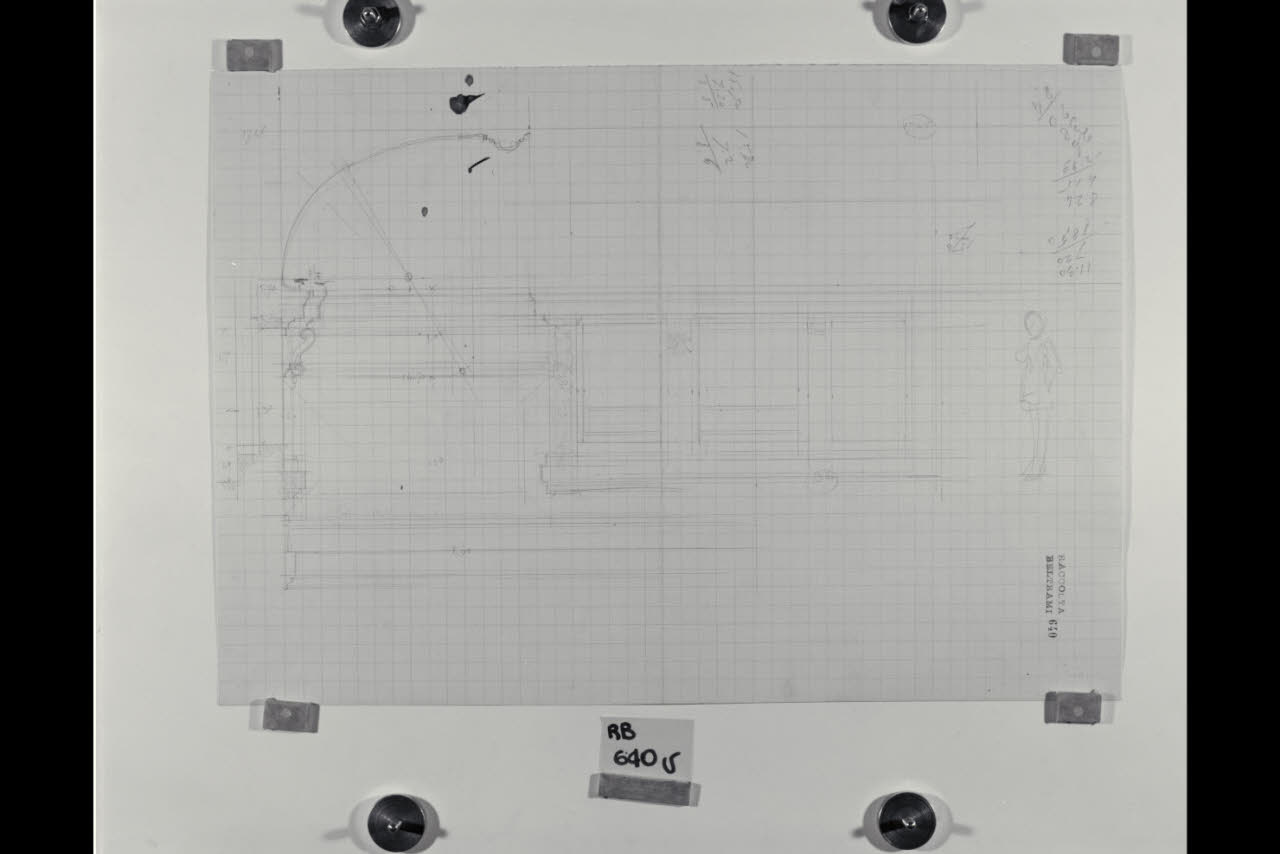 Prospetto e sezione delle pareti dell'ammezzato nella Nuova Pinacoteca Vaticana (disegno) di Beltrami, Luca ((?)) (sec. XX)