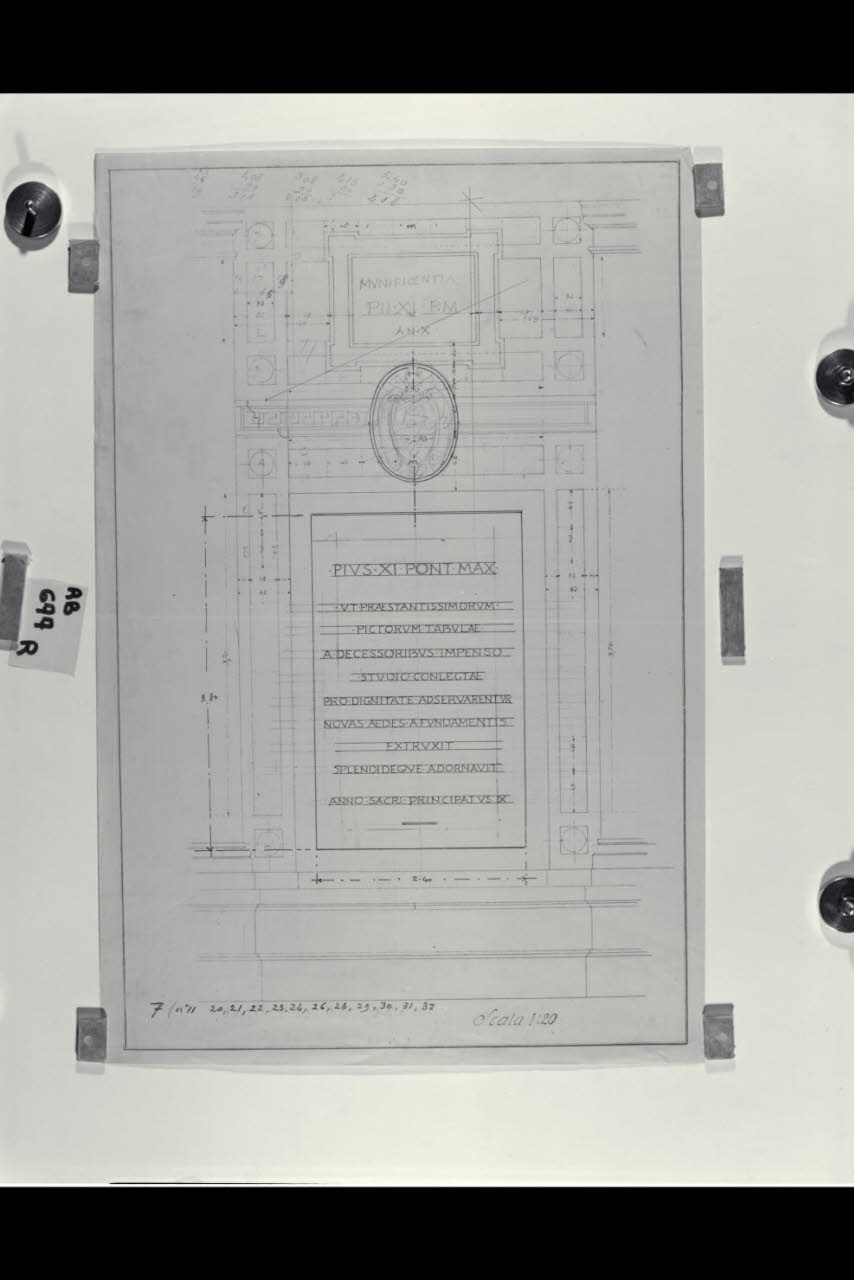 Prospetto del comparto con iscrizzione dedicatoria a Pio XI nella Nuova Pinacoteca Vaticana (disegno) di Beltrami, Luca ((?)) (sec. XX)