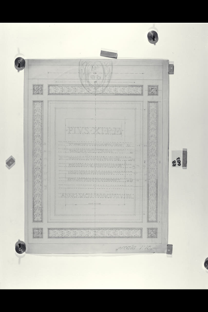 Prospetto con schema della decorazione e delle iscrizioni del comparto con dedica a Pio XI nella Nuova Pinacoteca Vaticana (disegno) di Beltrami, Luca ((?)) (sec. XX)