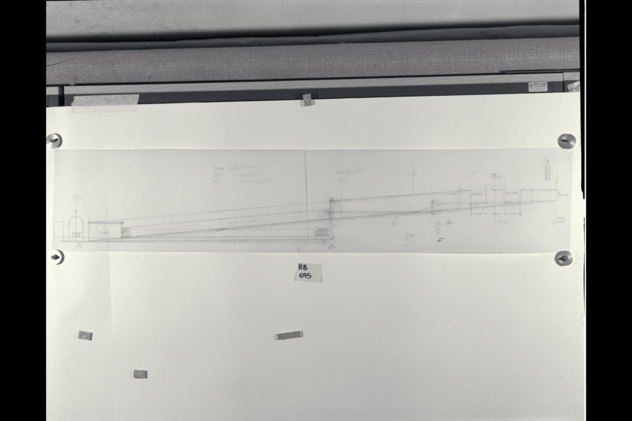 Rilievo dei dislivelli dall'ingresso dei quattro cancelli a quello del giardino nella Nuova Pinacoteca Vaticana (disegno) di Beltrami, Luca ((?)) (sec. XX)