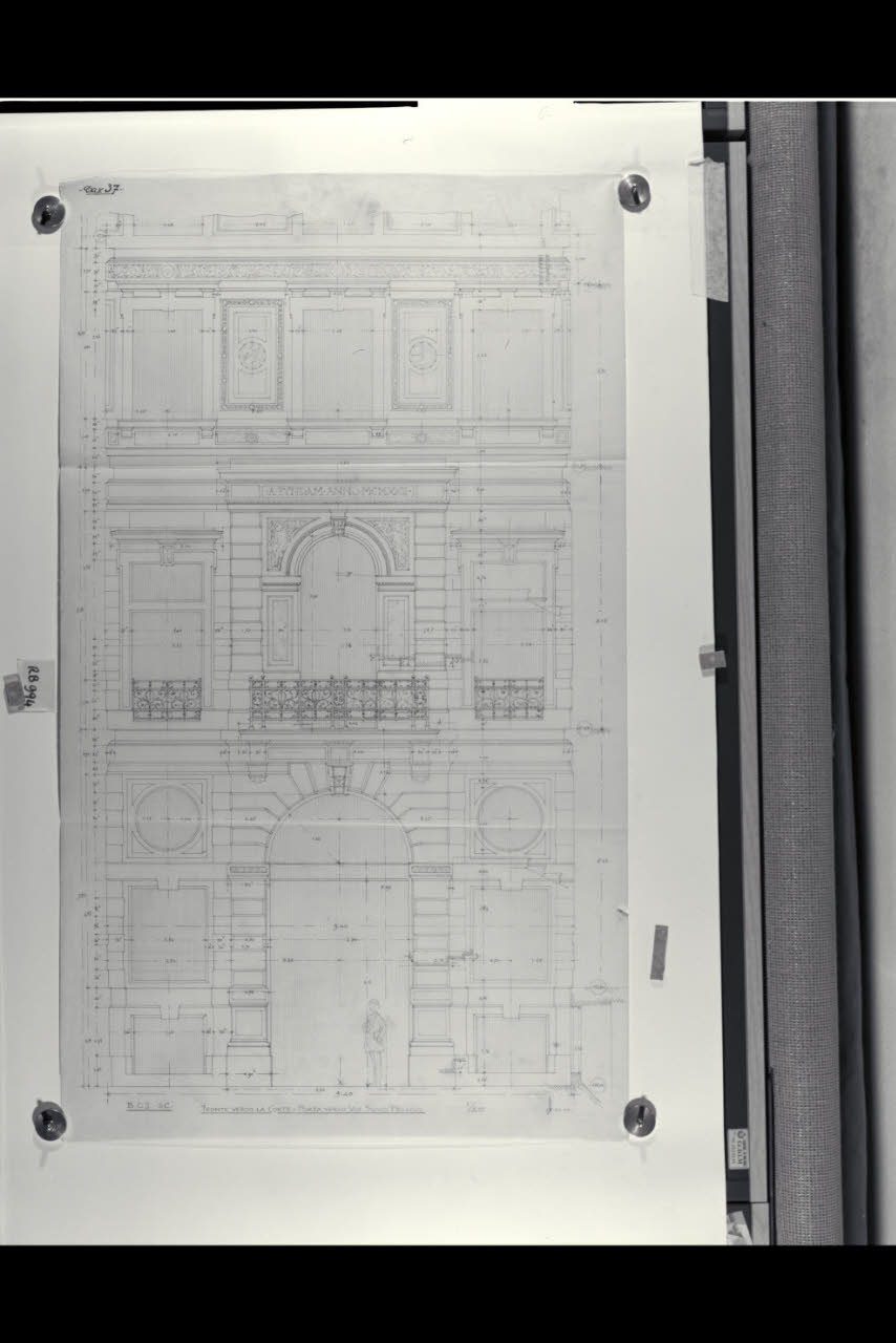 Porta verso via Silvio Pellico della sede centrale di Milano della Banca Commerciale Italiana in piazza della Scala e via Santa Margherita, Porta verso via Silvio Pellico della sede centrale di Milano della Banca Commerciale Italiana in piazza della Scala e via Santa Margherita (disegno) di Beltrami, Luca (sec. XX)