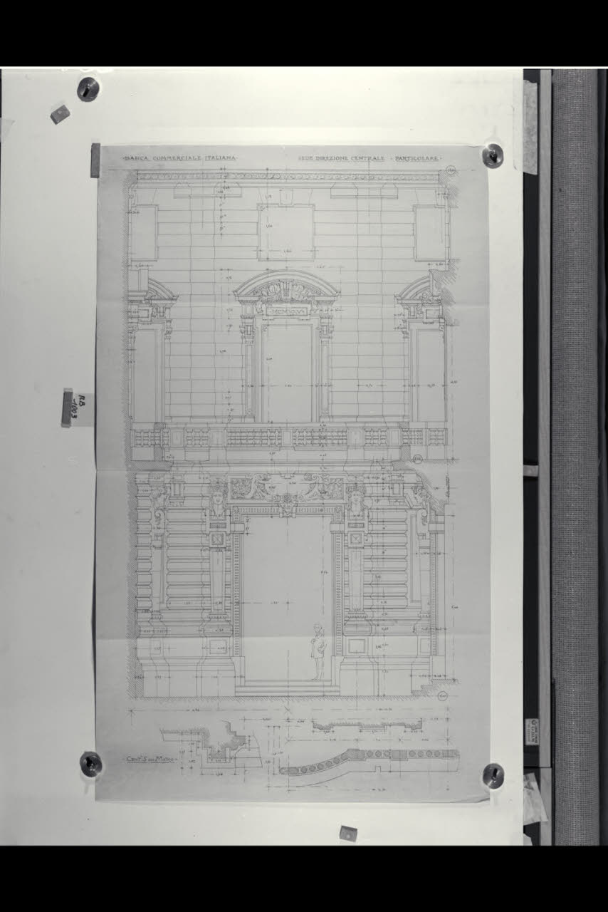 Particolare del prospetto della corte interna nella sede centrale di Milano della Banca Commerciale Italiana in piazza della Scala e via Santa Margherita, Particolare del prospetto della corte interna nella sede centrale di Milano della Banca Commerciale Italiana in piazza della Scala e via Santa Margherita (disegno) di Beltrami, Luca (sec. XX)