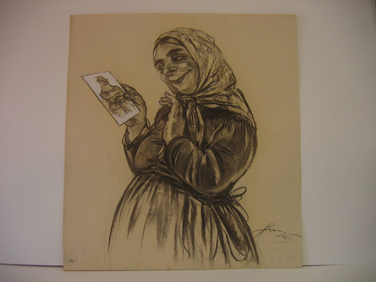 LA MAMMA E IL Più RECENTE RITRATTO DEL FIGLIO. (disegno) di Mazza, Aldo (1915/09/19 - )