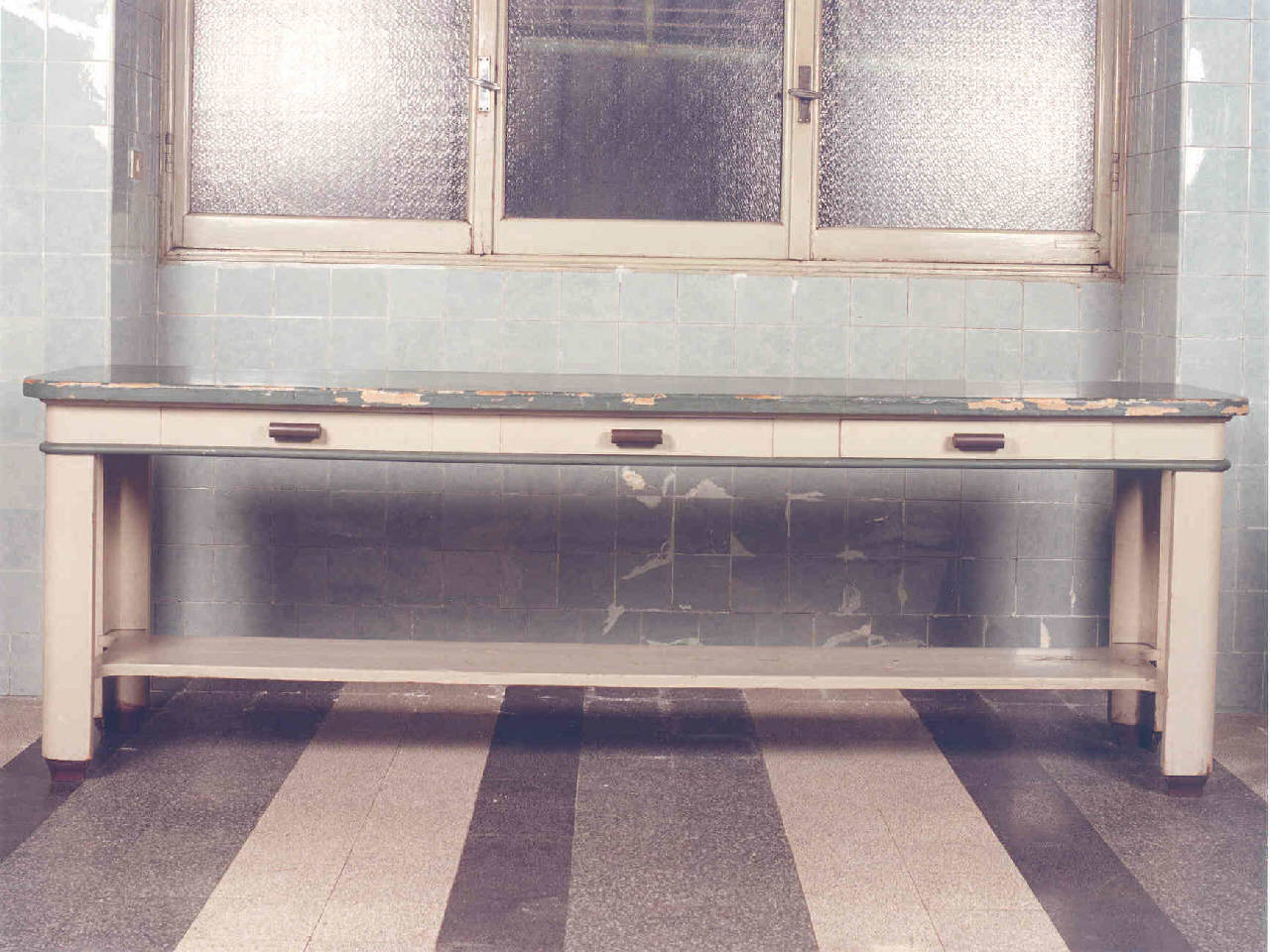 Tavolo (tavolo) - manifattura italiana (sec. XX)