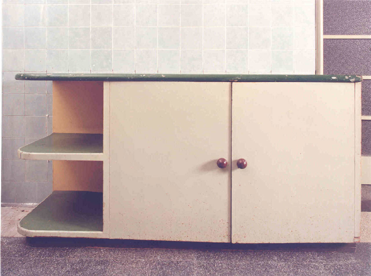 Credenza (credenza) - manifattura italiana (sec. XX)