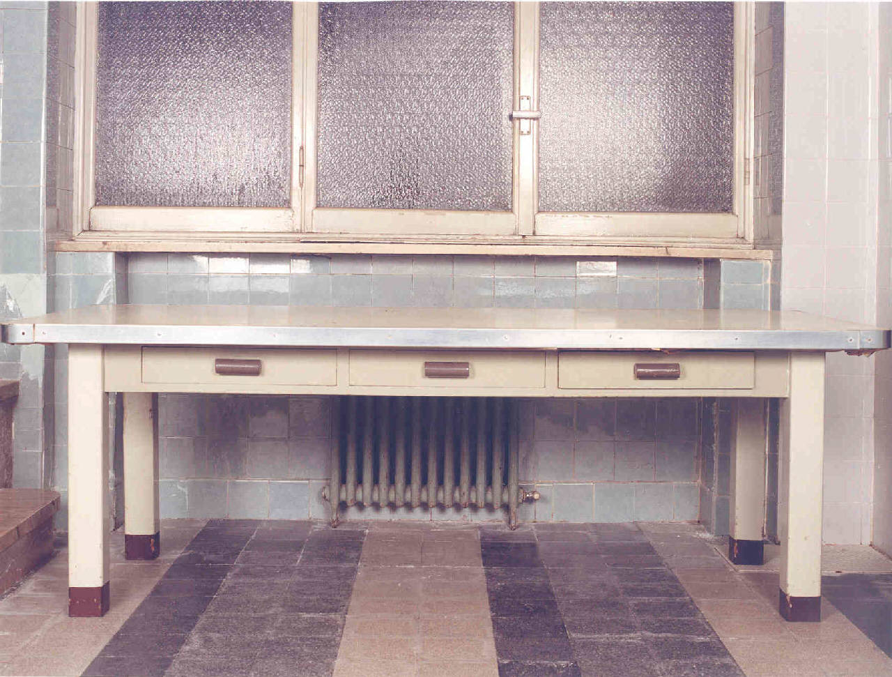 Tavolo (tavolo) - manifattura italiana (sec. XX)