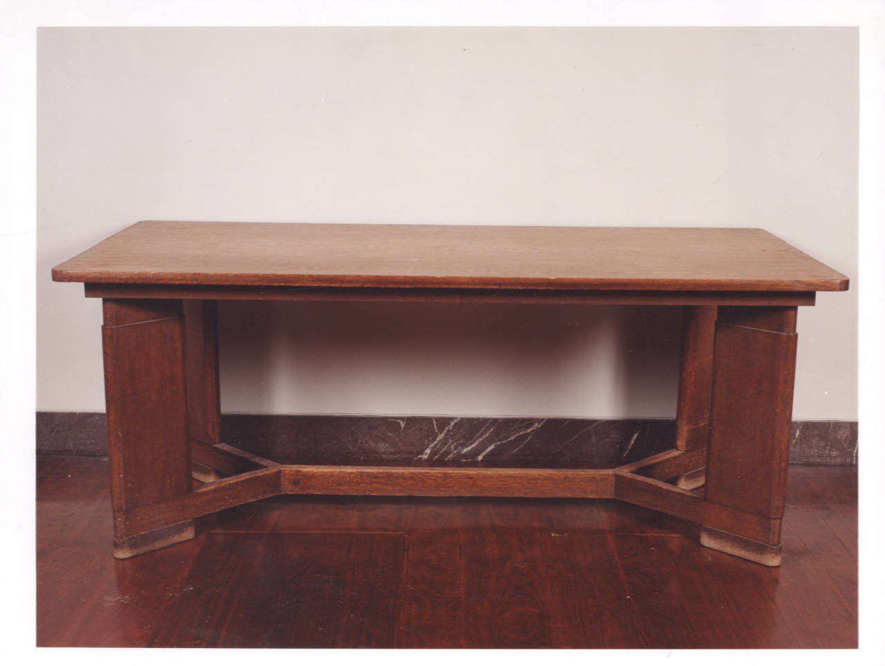 Tavolo (tavolo) - manifattura italiana (sec. XX)