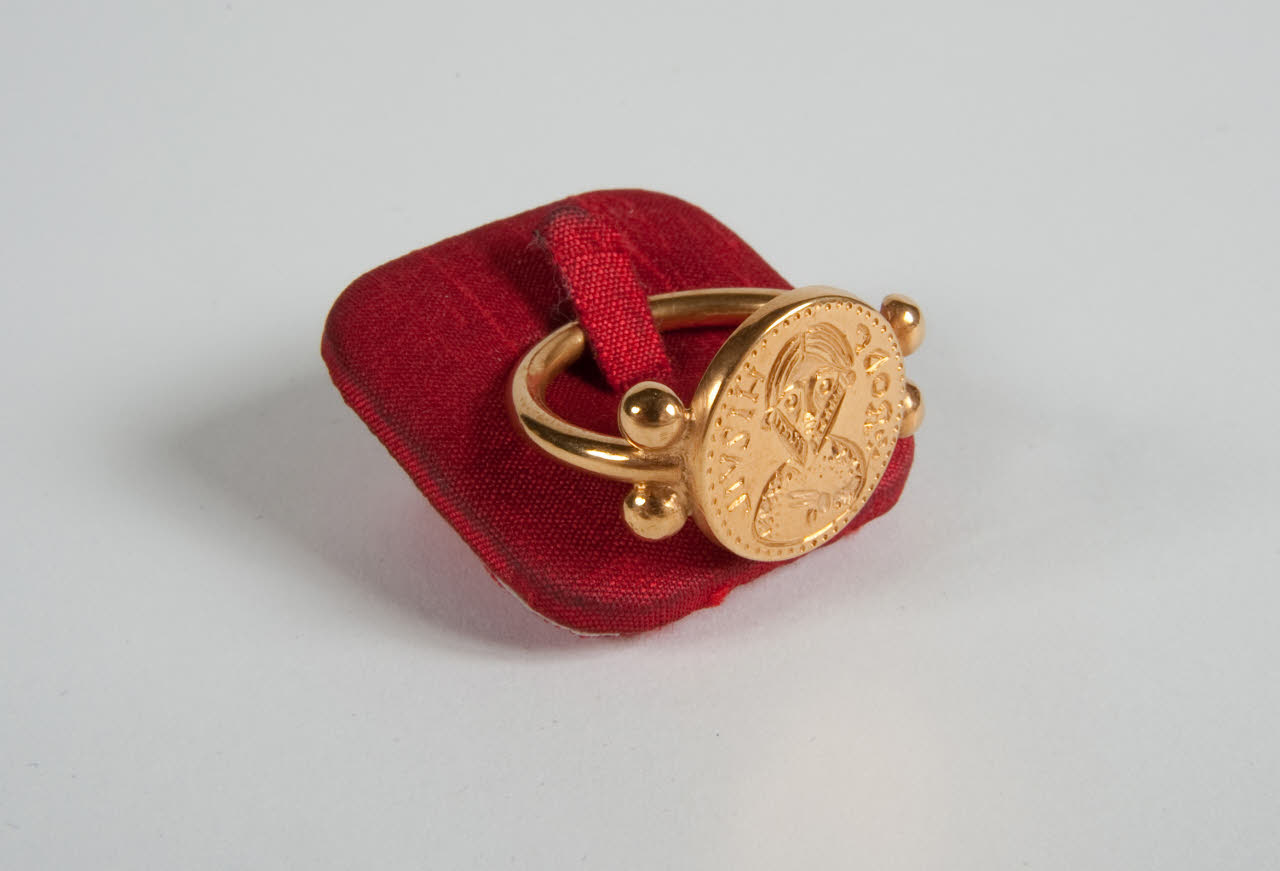 Copia di anello a sigillo di Rodchis, Copia di anello a sigillo di Rodchis (anello) di Migliozzi, Antonio (sec. XXI)