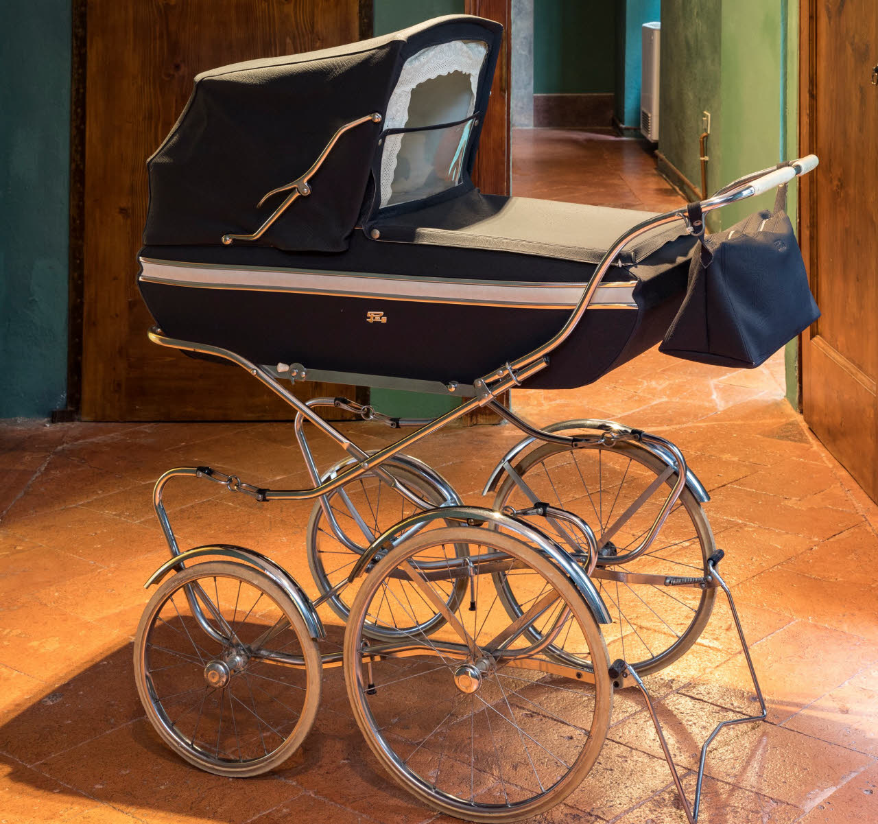 Carrozzina PEG modello Mady, Carrozzina PEG modello Mady (carrozzina) di PEG Perego (sec. XX)