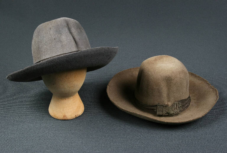 cappello di burattino - manifattura emiliana (fine sec. XIX)