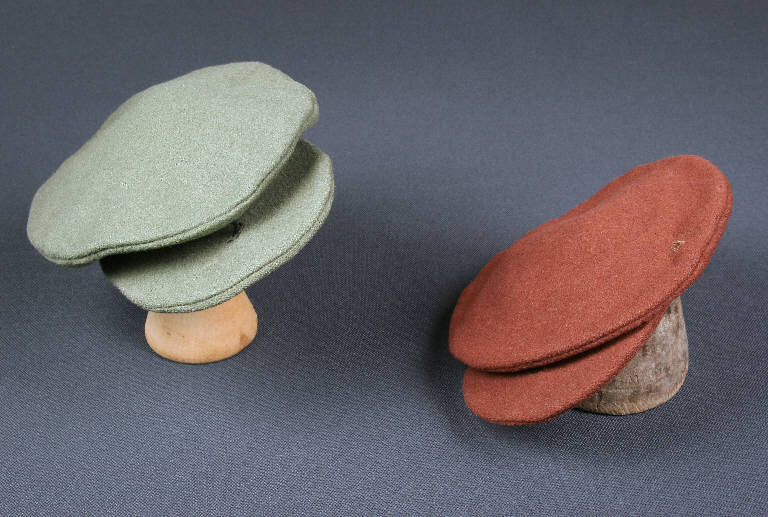 berretto di burattino - manifattura emiliana (fine sec. XIX)