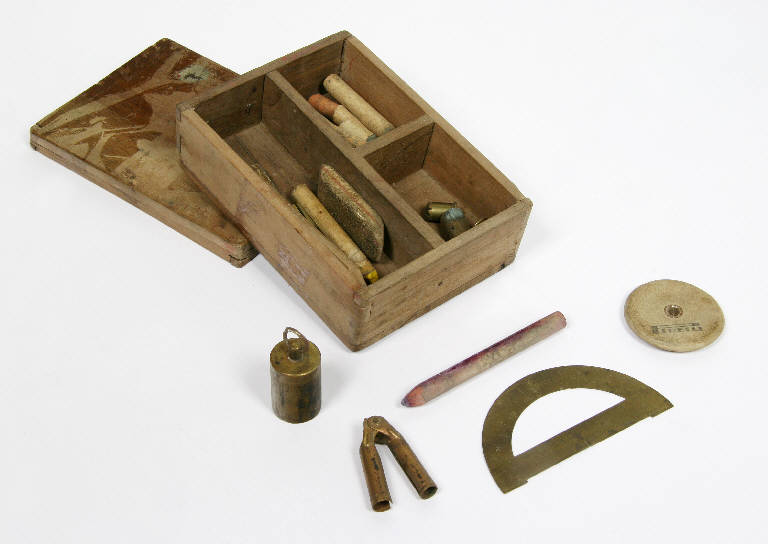 scatola con cancelleria - ambito emiliano (prima metà sec. XX)