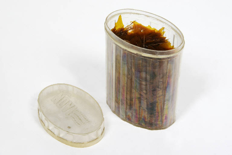 barattolo con gommalacca - ambito emiliano (prima metà sec. XX)