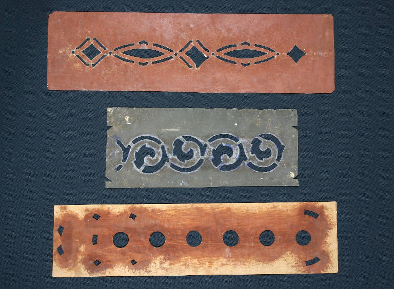 Motivi decorativi geometrici e vegetali (cartone per trasposizione) - ambito emiliano (fine sec. XIX)