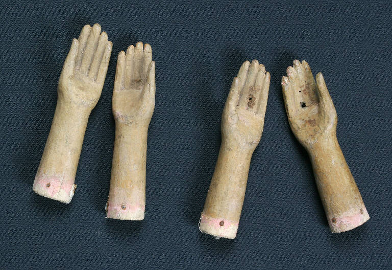 paio di mani di burattino - ambito emiliano (fine sec. XIX)