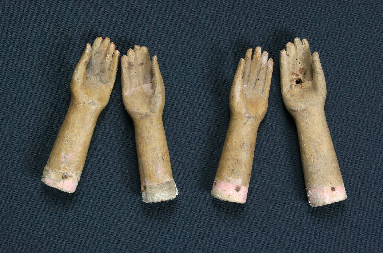 paio di mani di burattino - ambito emiliano (fine sec. XIX)