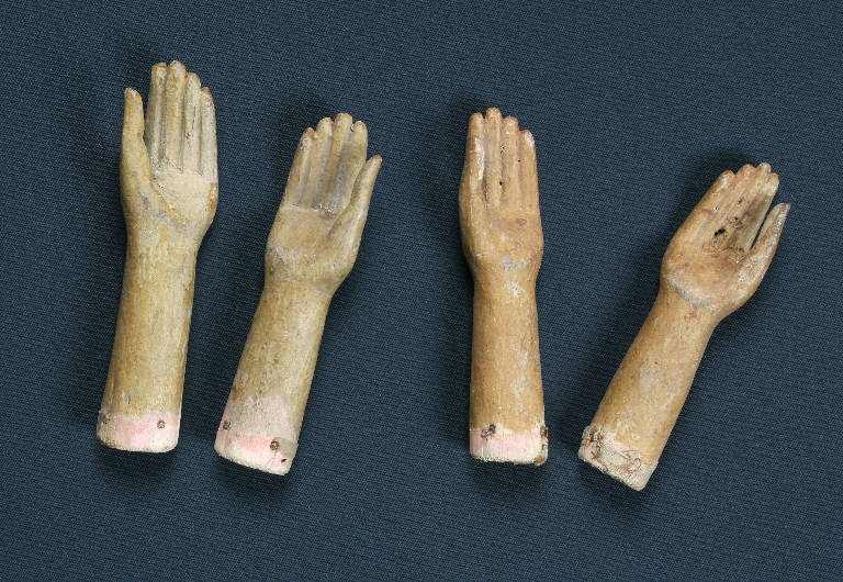 paio di mani di burattino - ambito emiliano (fine sec. XIX)