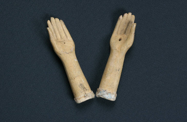 paio di mani di burattino - ambito emiliano (fine sec. XIX)