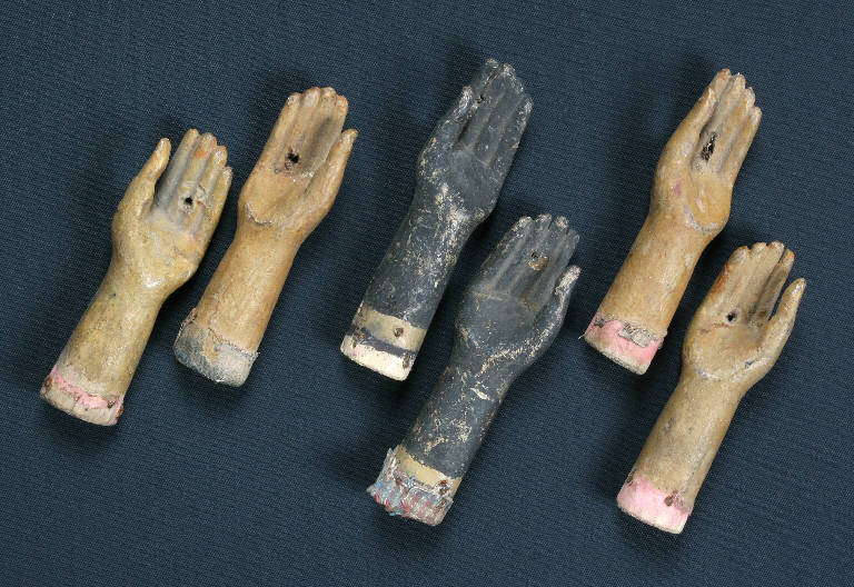 paio di mani di burattino - ambito emiliano (fine sec. XIX)