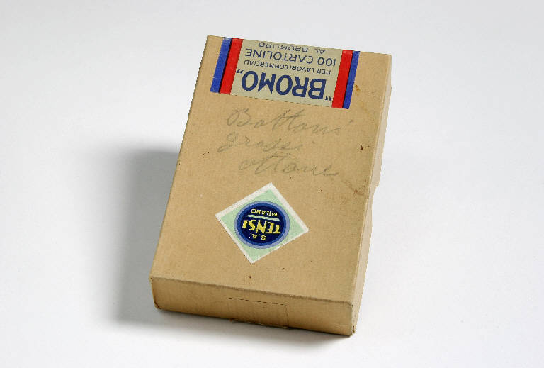 scatola con bottoni - ambito emiliano (fine sec. XIX)