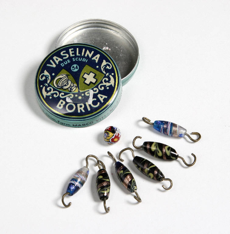 scatola con ciondoli - ambito emiliano (fine sec. XIX)