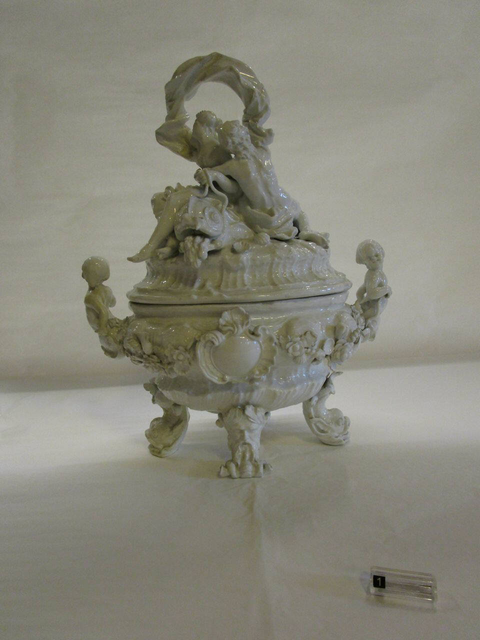 zuppiera di Meissen, Manifattura di Meissen; Kandler, J.J e Erberlein, J.F (prima metà sec. XVIII)