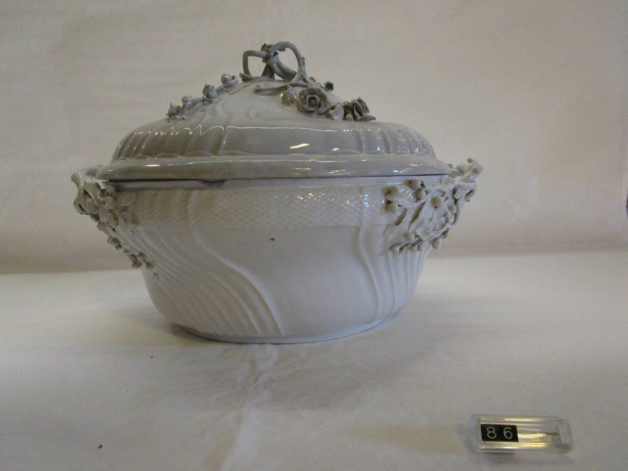 zuppiera di Doccia, Manifattura Ginori (prima metà sec. XVIII)