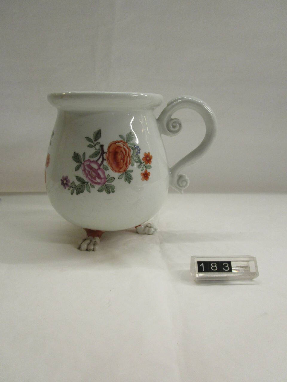 cremiera di Vienna, Manifattura di Vienna (prima metà sec. XVIII)