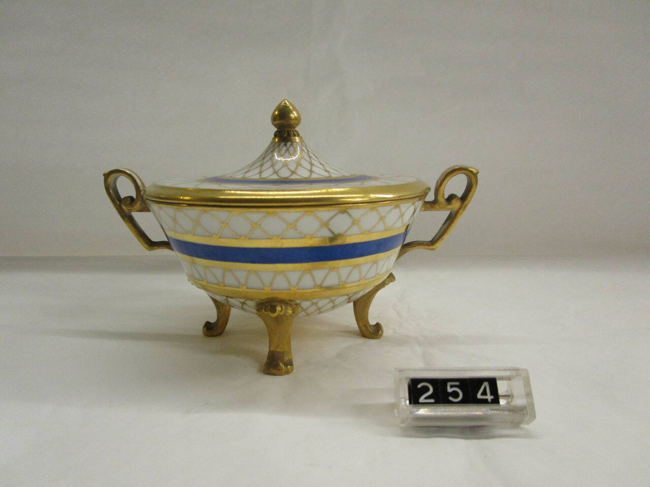 tazza da brodo di Vienna, Manifattura di Vienna (prima metà sec. XIX)