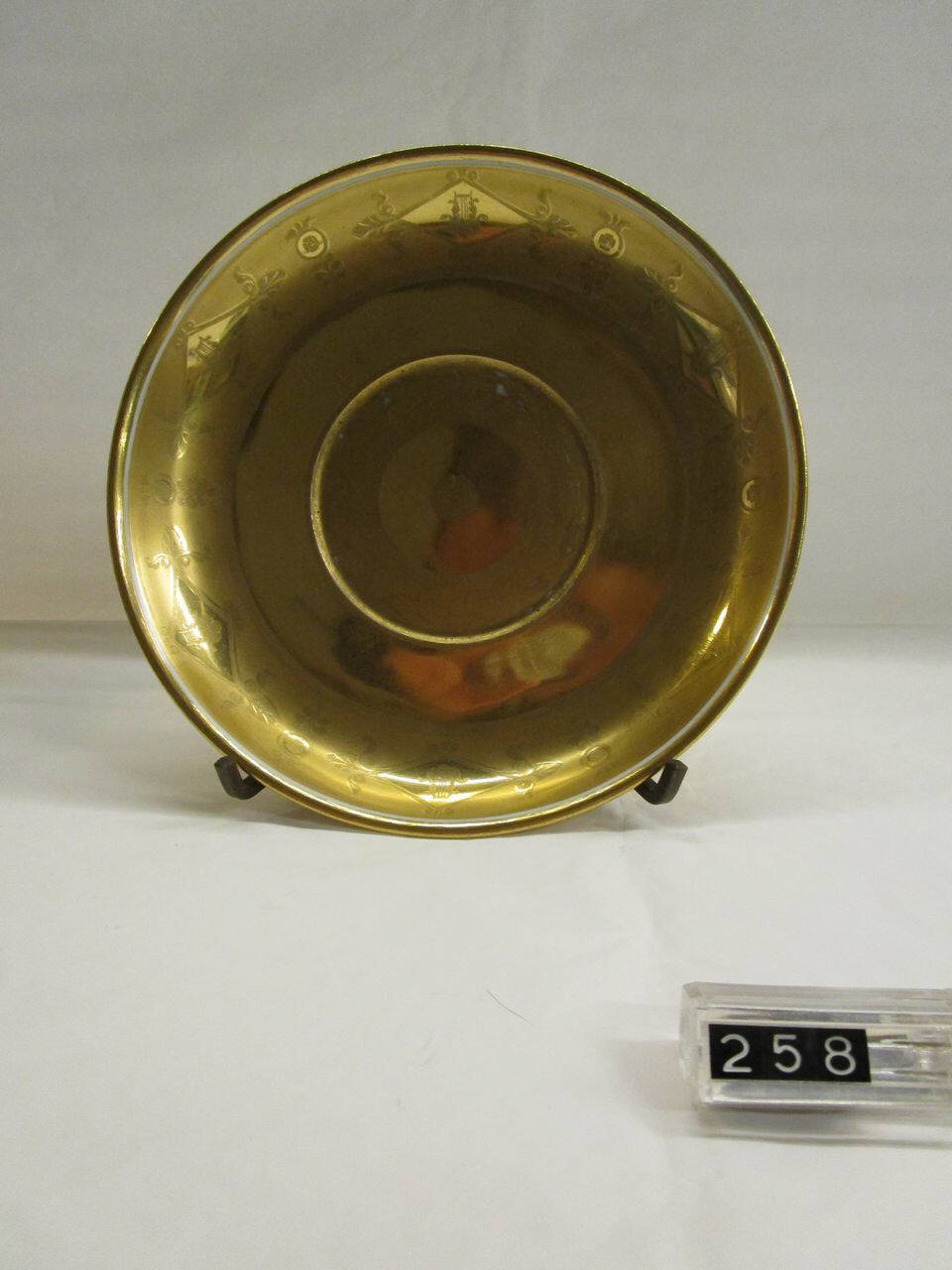 piatto di Vienna, Manifattura di Vienna (prima metà sec. XIX)