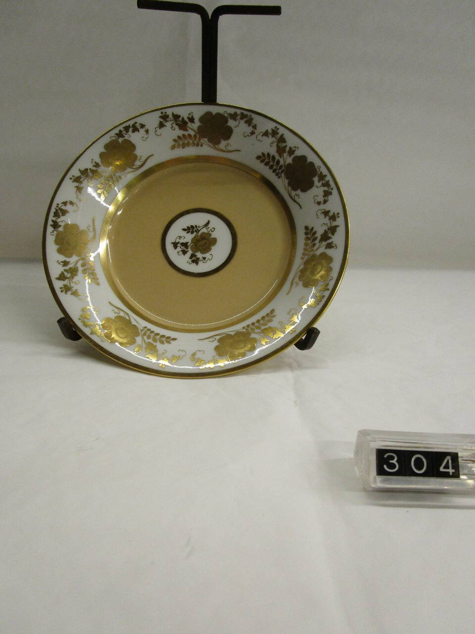 piatto di Vienna, Manifattura di Vienna (prima metà sec. XIX)