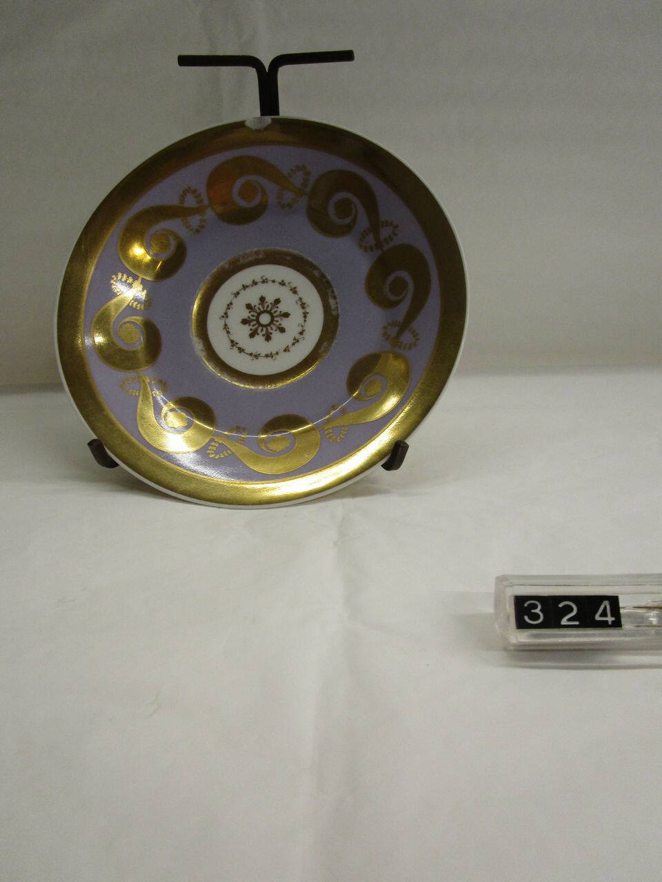 piatto di Vienna, Manifattura di Vienna (prima metà sec. XIX)